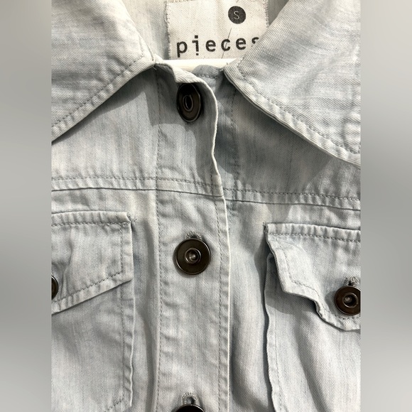 Pieces Kensie Cropped Jean Jacket Small - Picture 3 of 12